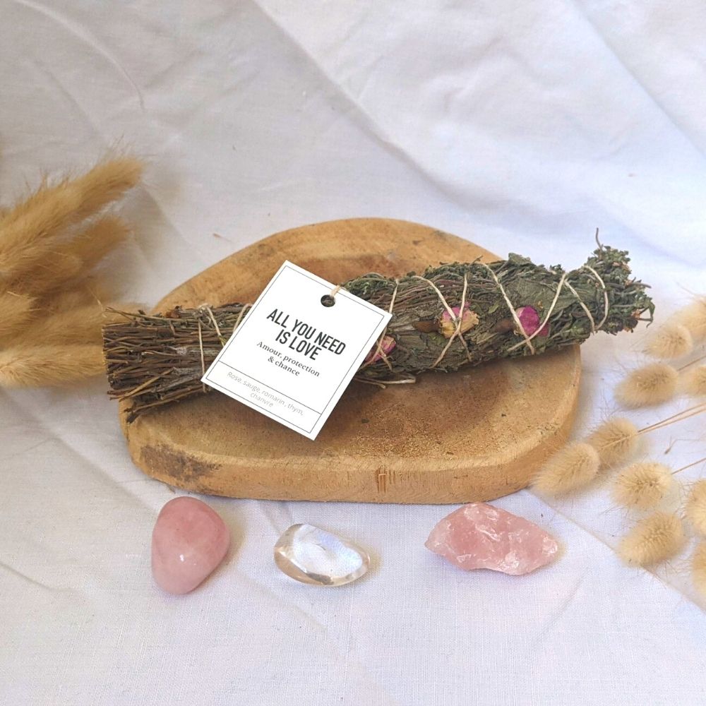 baton-fumigation-all-you-need-is-love-flos-luna