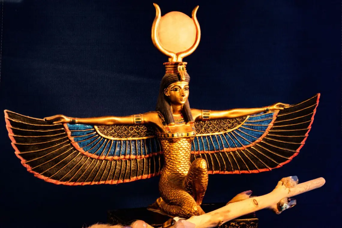 Isis-deesse-sagesse-sorciere