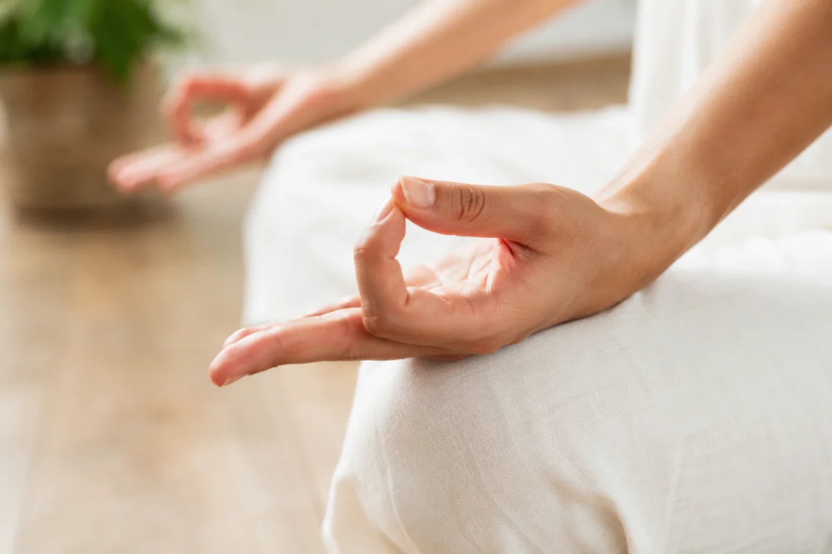 Les mudras du yoga : ce que la science et l'âme ont à dire les mudras du yoga